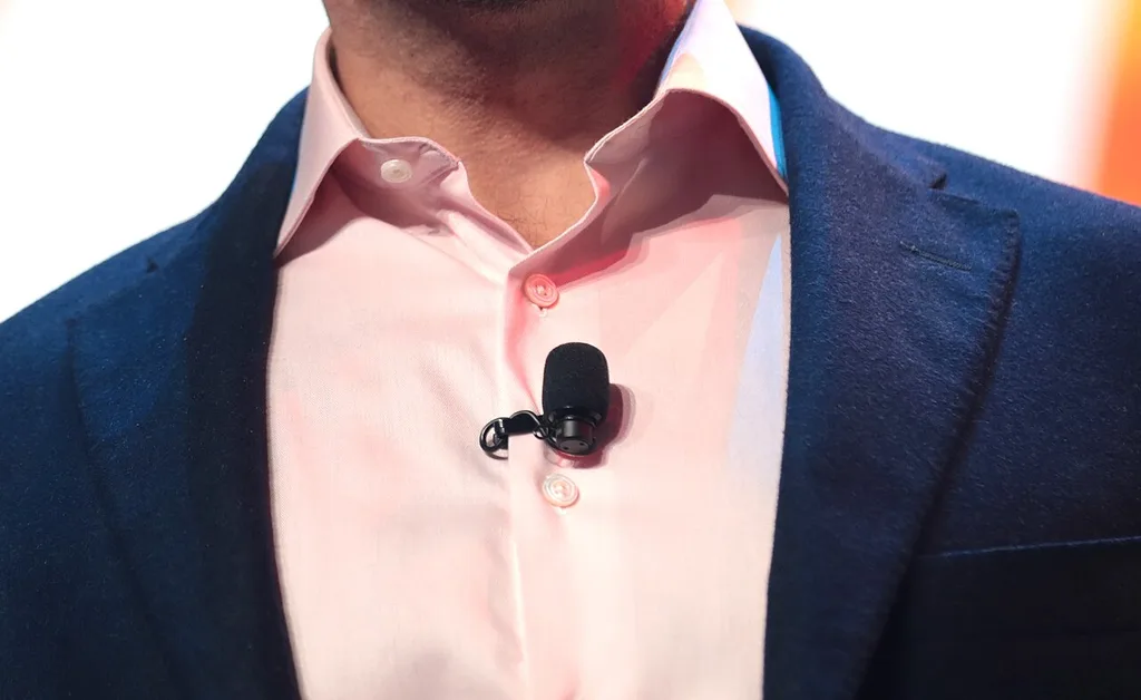 ميكروفون ياقة لاسلكي Lavalier مثبت على قميص متحدث